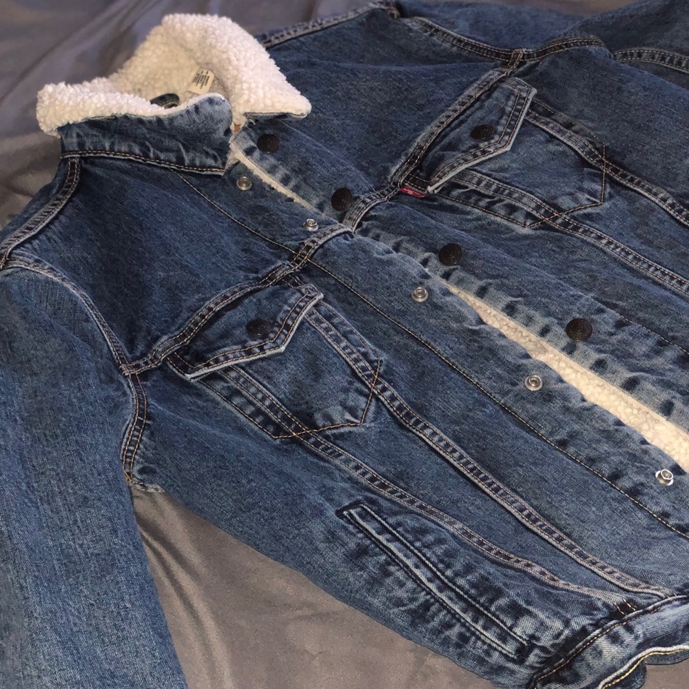 Levi's® Premium
SHERPA TRUCKER JACKET - Picture 3 of 6